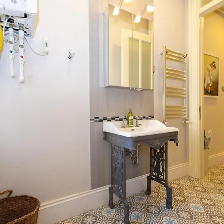 2 1 Salon In A Historical Building In The Heart Of Galata *