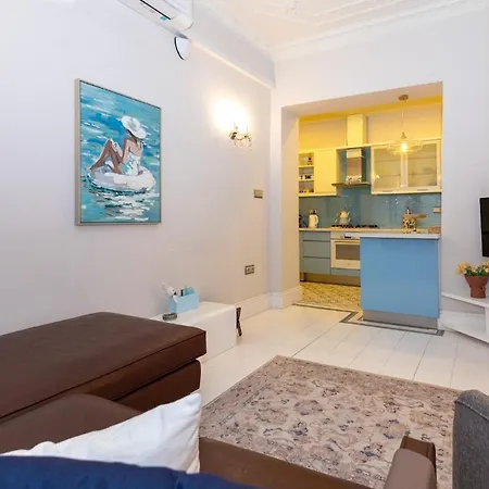 2 1 Salon In A Historical Building In The Heart Of Galata *