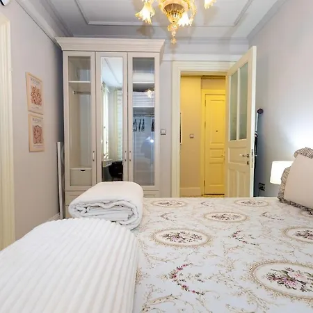 דירה 2 1 Salon In A Historical Building In The Heart Of Galata איסטמבול