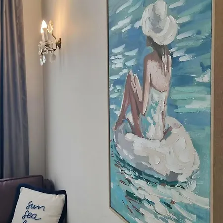 2 1 Salon In A Historical Building In The Heart Of Galata *