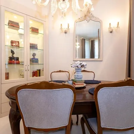 2 1 Salon In A Historical Building In The Heart Of Galata *