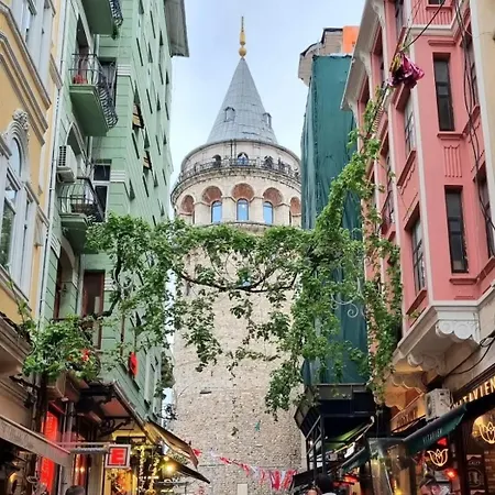 2 1 Salon In A Historical Building In The Heart Of Galata